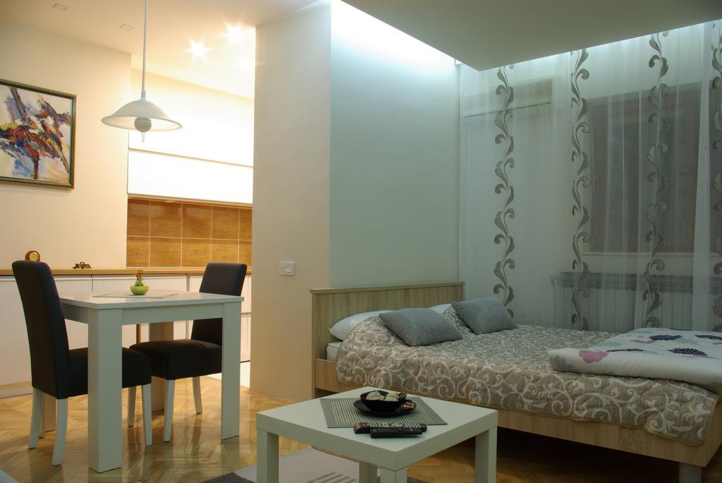 Square Studio Apartment Nis Ngoại thất bức ảnh