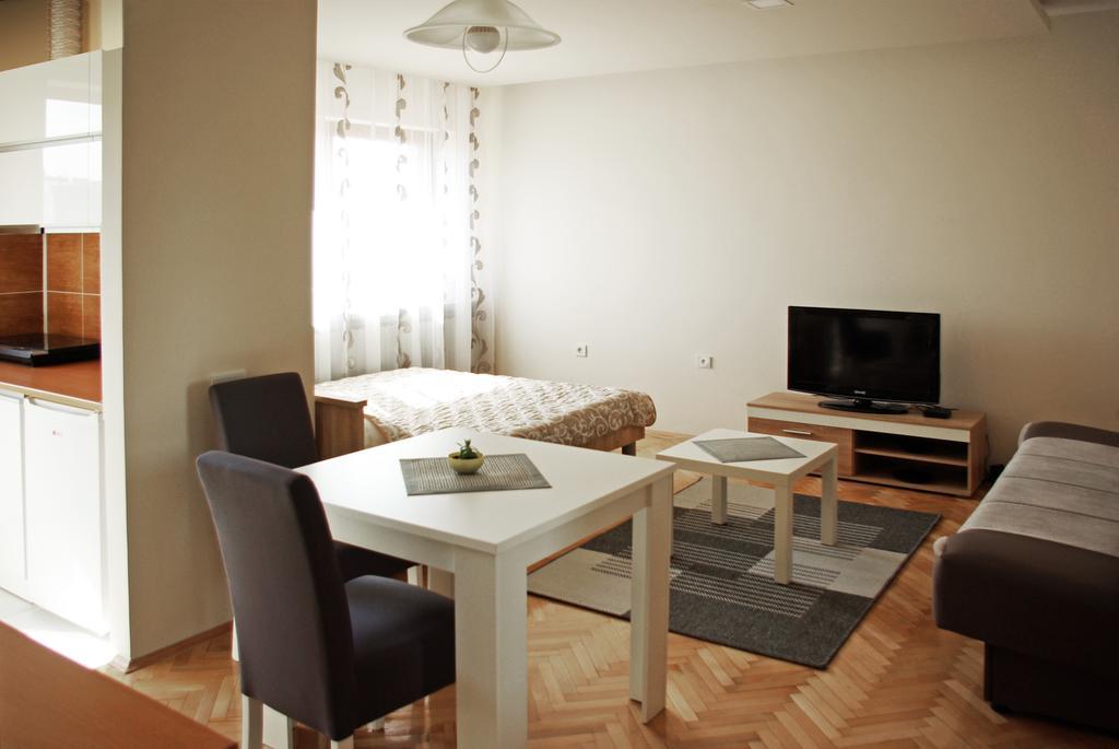 Square Studio Apartment Nis Ngoại thất bức ảnh