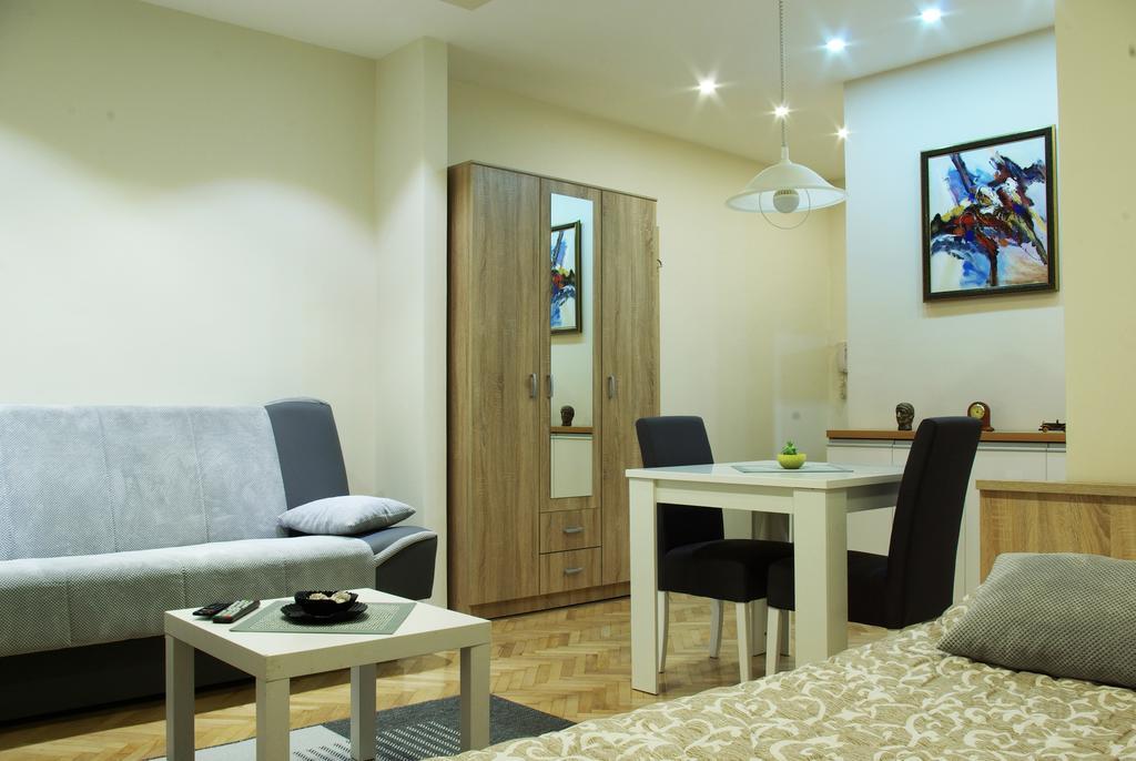 Square Studio Apartment Nis Ngoại thất bức ảnh