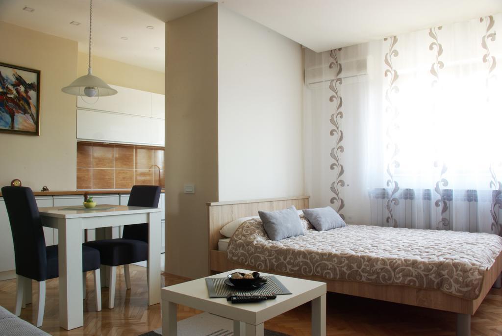 Square Studio Apartment Nis Ngoại thất bức ảnh