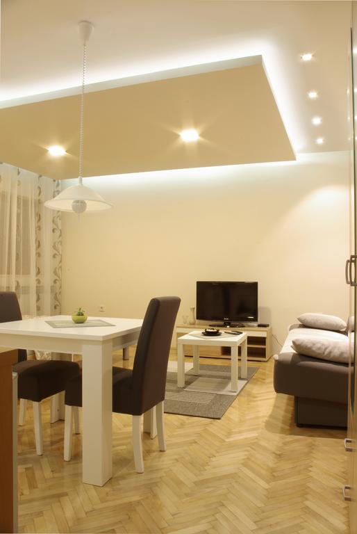 Square Studio Apartment Nis Ngoại thất bức ảnh